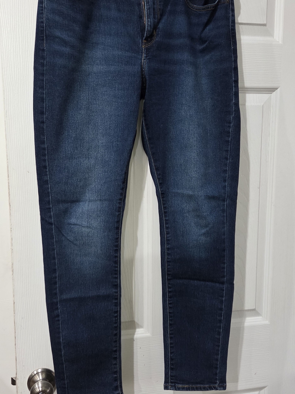 Levis Women's Dark Blue Slim Jeans Never Worn